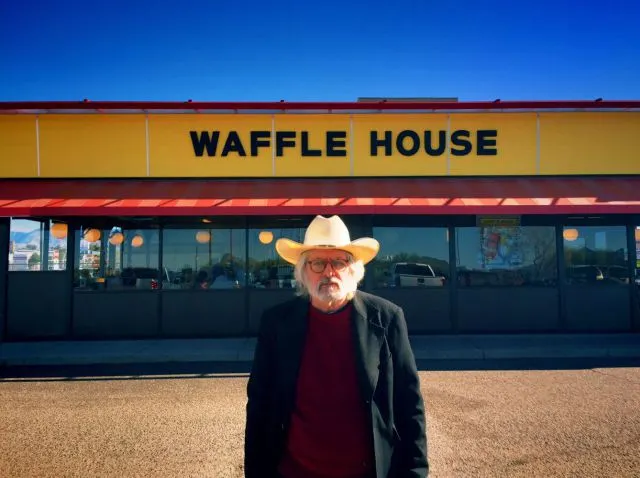 Lloyd-Waffle-House-Baja
